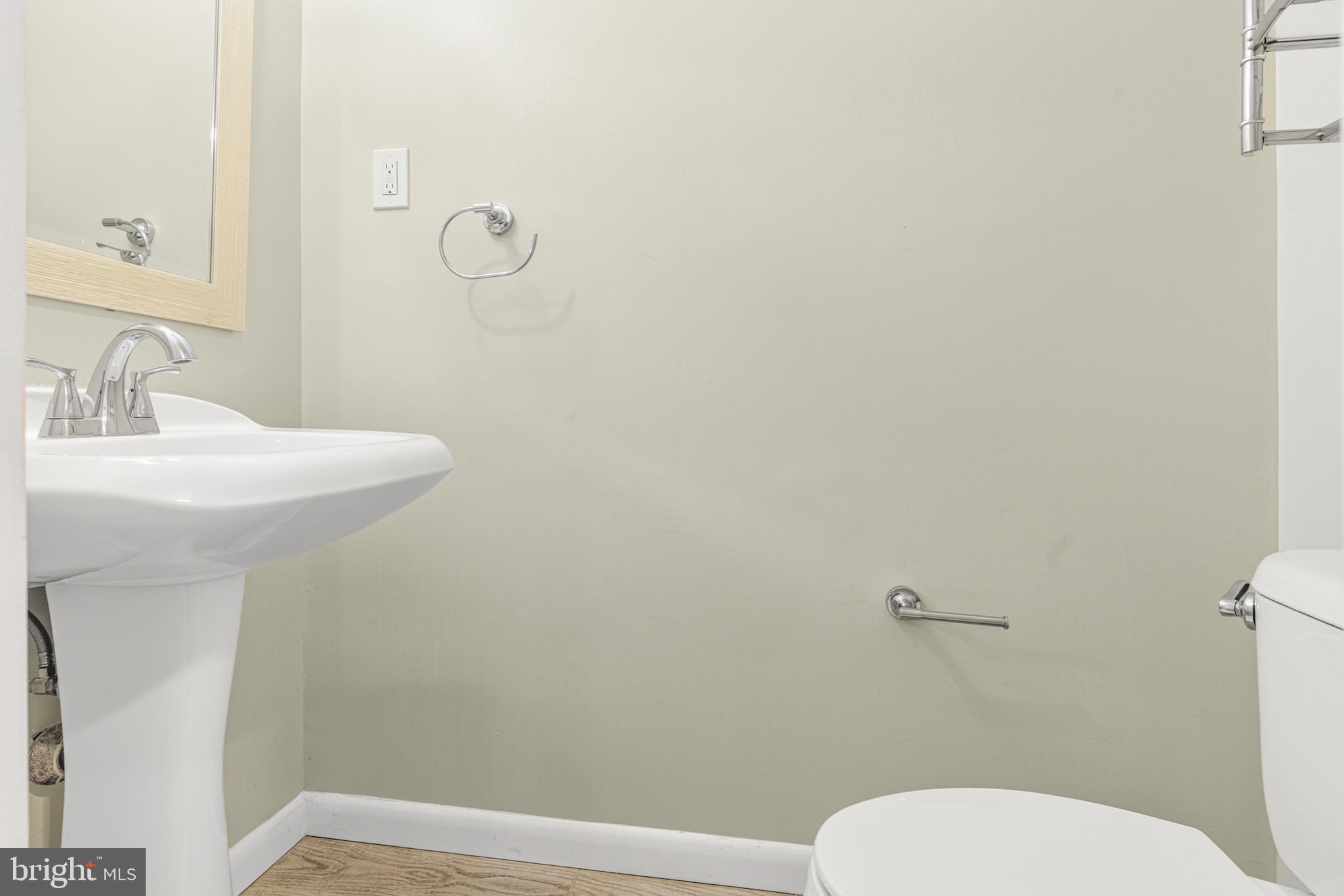 9005 Eastbourne Lane Laurel, MD 20708 - Photo 21 of 41 Main Level Powder Room