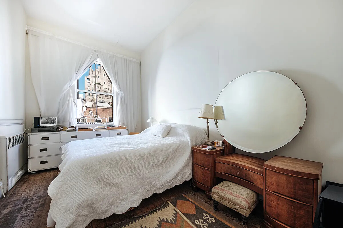 25 East 69th Street, Unit 5T Manhattan, NY 10021 - Photo 10 of 17