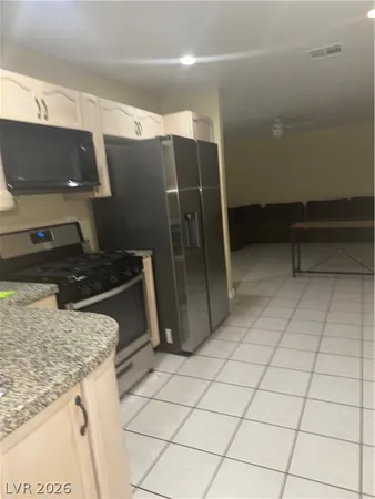 $2,550 | 7842 West Gilmore Avenue, Las Vegas, NV 89129