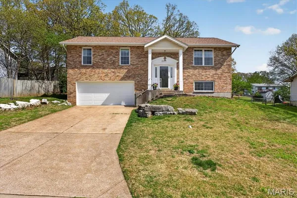 $250,000 | 2117 South Oaks Drive, Barnhart, MO 63012