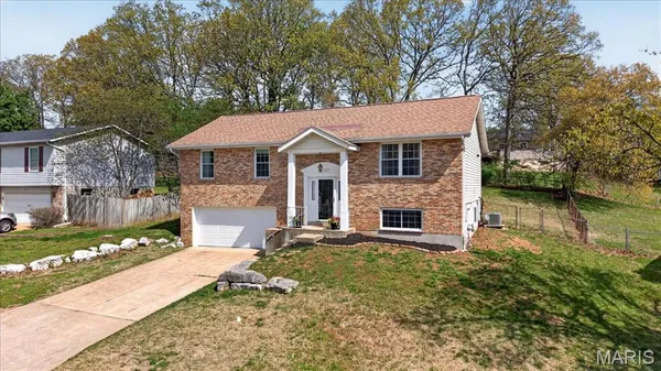 $250,000 | 2117 South Oaks Drive, Barnhart, MO 63012