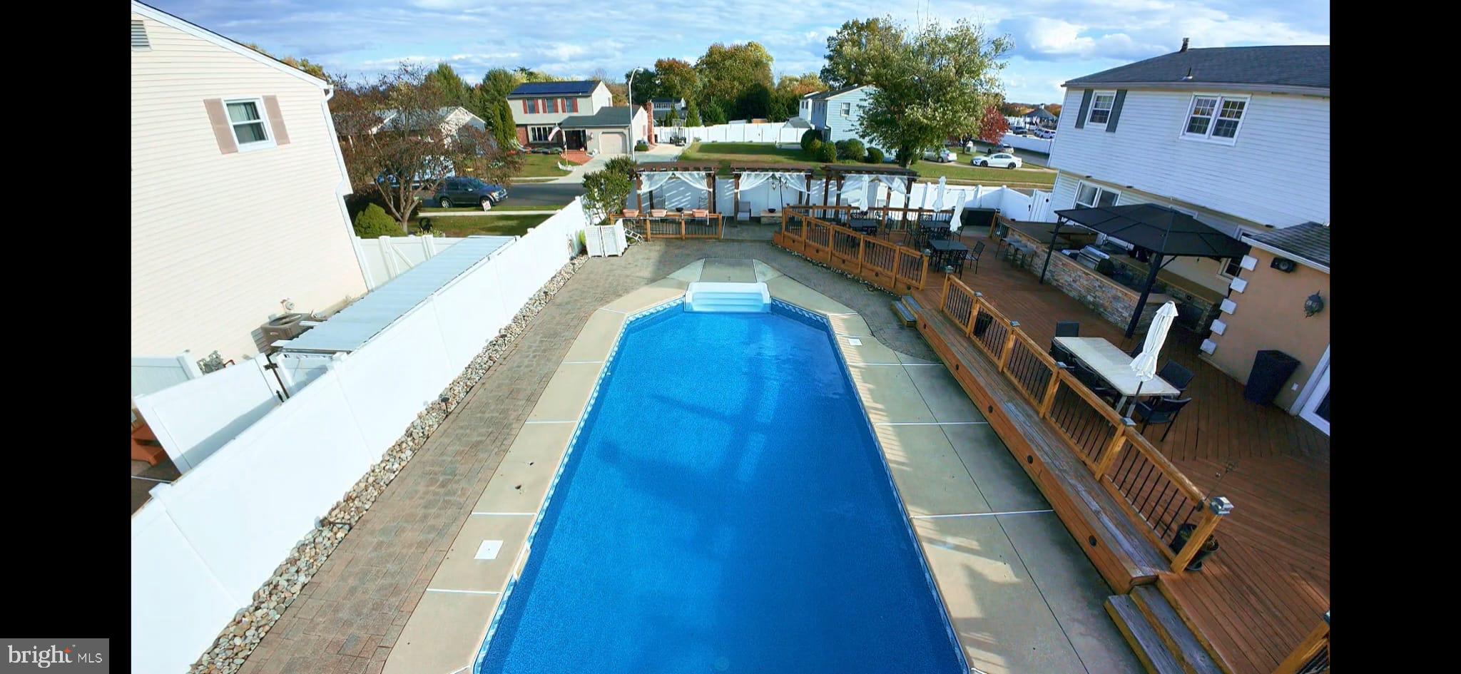 9 East Kennedy Drive Clementon, NJ 08021 - Photo 59 of 60 a view of a balcony with chairs