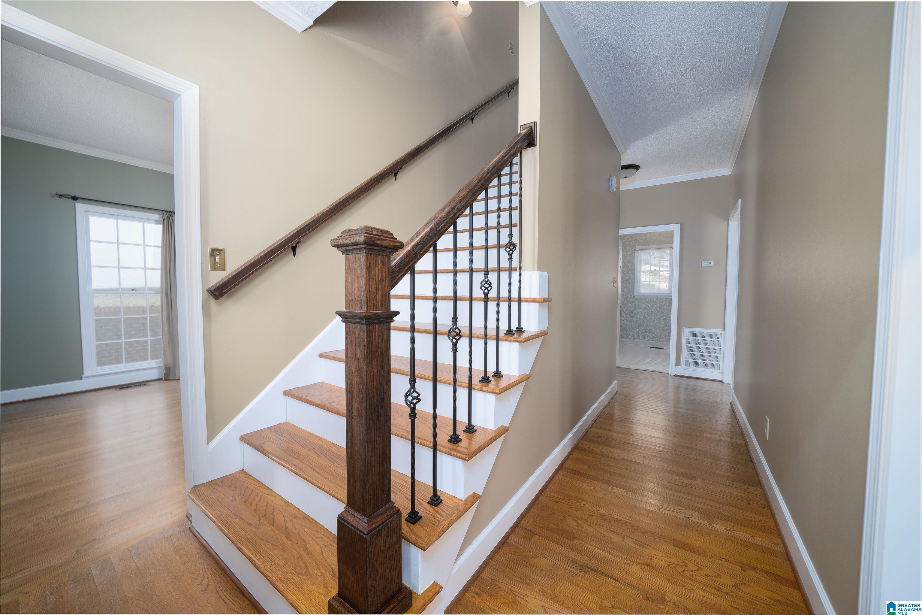 888 Mountain Ridge Drive Birmingham, AL 35209 - Photo 2 of 40