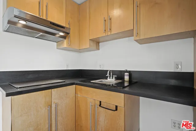 $1,995,000 | 625 North Niagara Street, Burbank, CA 91505