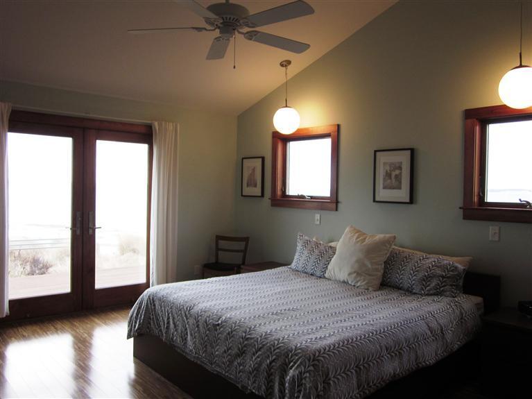 80 2nd Avenue Wellfleet, MA 02642 - Photo 13 of 35 a bedroom with a large bed and a window