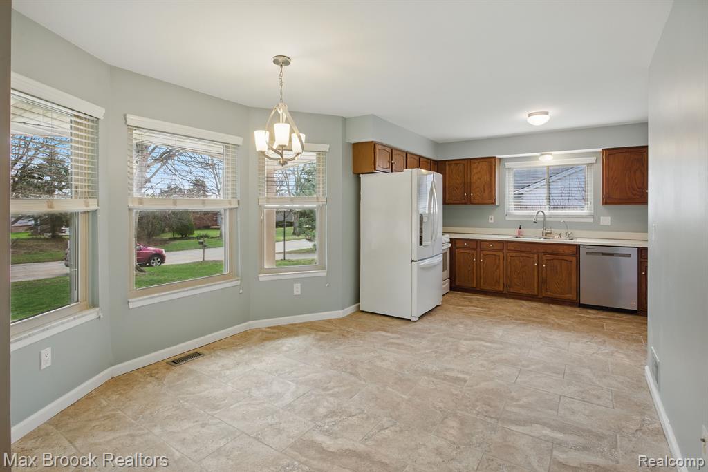 2232 Warrington Road Rochester Hills, MI 48307 - Photo 6 of 51