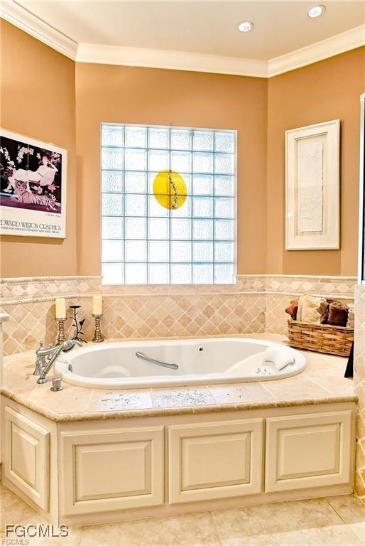 2729 Wulfert Road Sanibel, FL 33957 - Photo 17 of 31 a bathroom with a sink and a bathtub