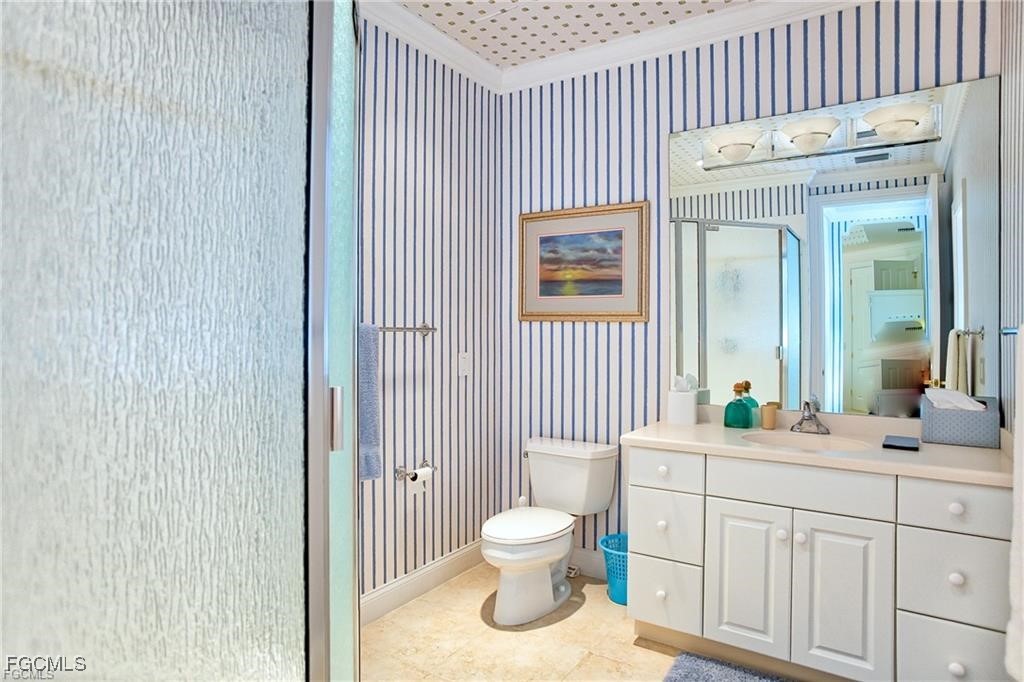 2729 Wulfert Road Sanibel, FL 33957 - Photo 23 of 31 a bathroom with a toilet a sink and a mirror