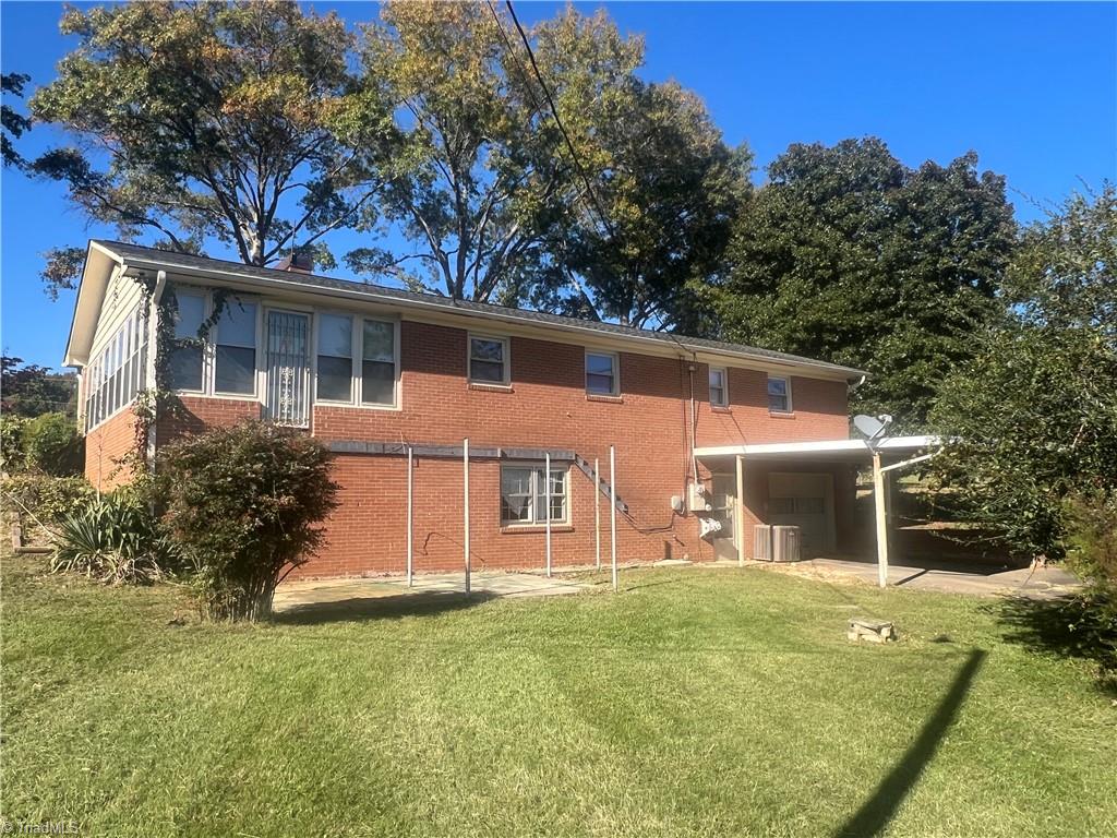 208 Precinct Road Pilot Mountain, NC 27041 - Photo 5 of 33 Gallery Image 5