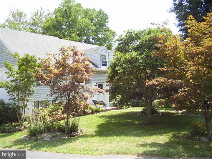 813 Rhoads Drive Springfield, PA 19064 - Photo 1 of 25 Exterior Front