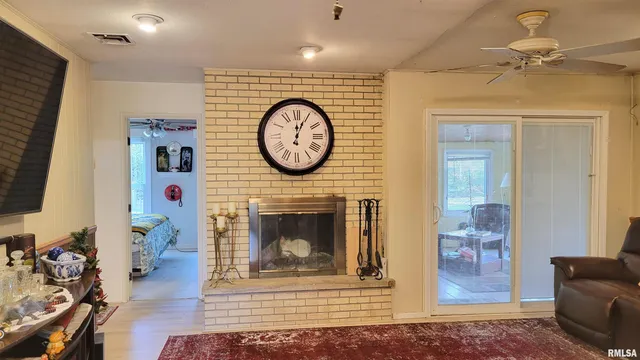 $179,900 | 202 Westernaire Drive, Marion, IL 62959