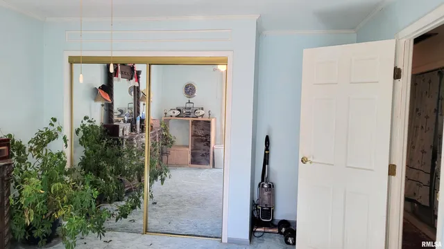 $179,900 | 202 Westernaire Drive, Marion, IL 62959