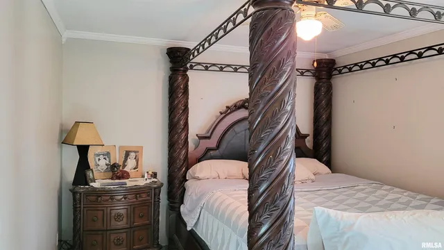 $179,900 | 202 Westernaire Drive, Marion, IL 62959