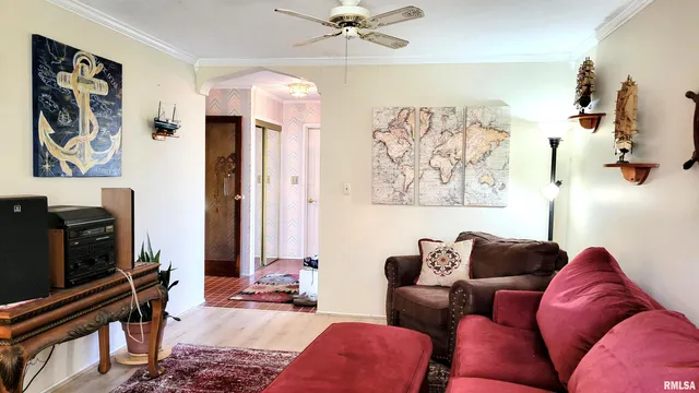 $179,900 | 202 Westernaire Drive, Marion, IL 62959