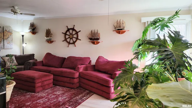 $179,900 | 202 Westernaire Drive, Marion, IL 62959