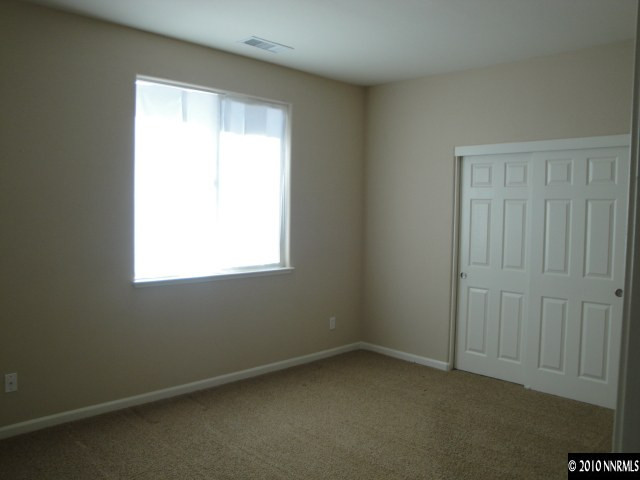 11335 Torino Way Reno, NV 89521 - Photo 7 of 9 an empty room with a window