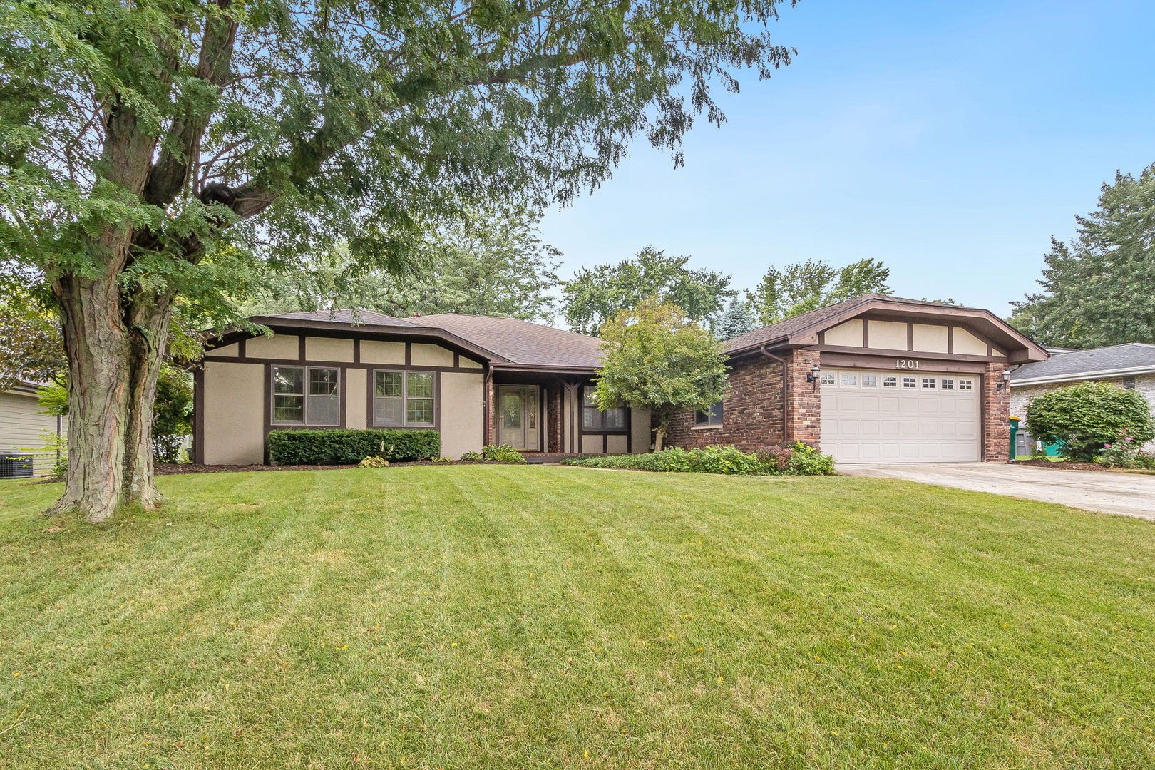 1201 Colonade Road Shorewood, IL 60404 - Photo 1 of 16 Gallery Image 1