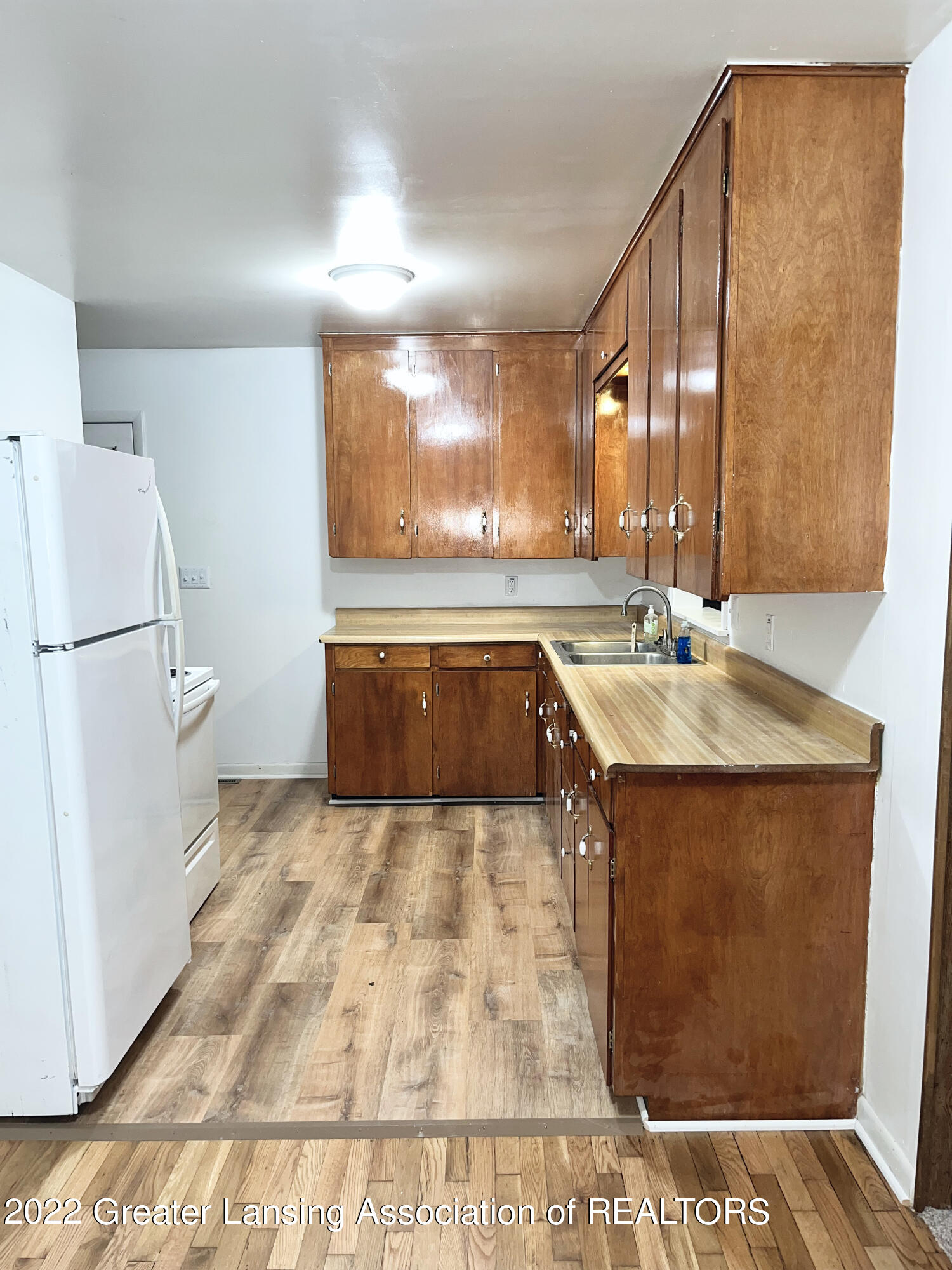1563 Okemos Road Mason, MI 48854 - Photo 8 of 26 IMG_8990 2