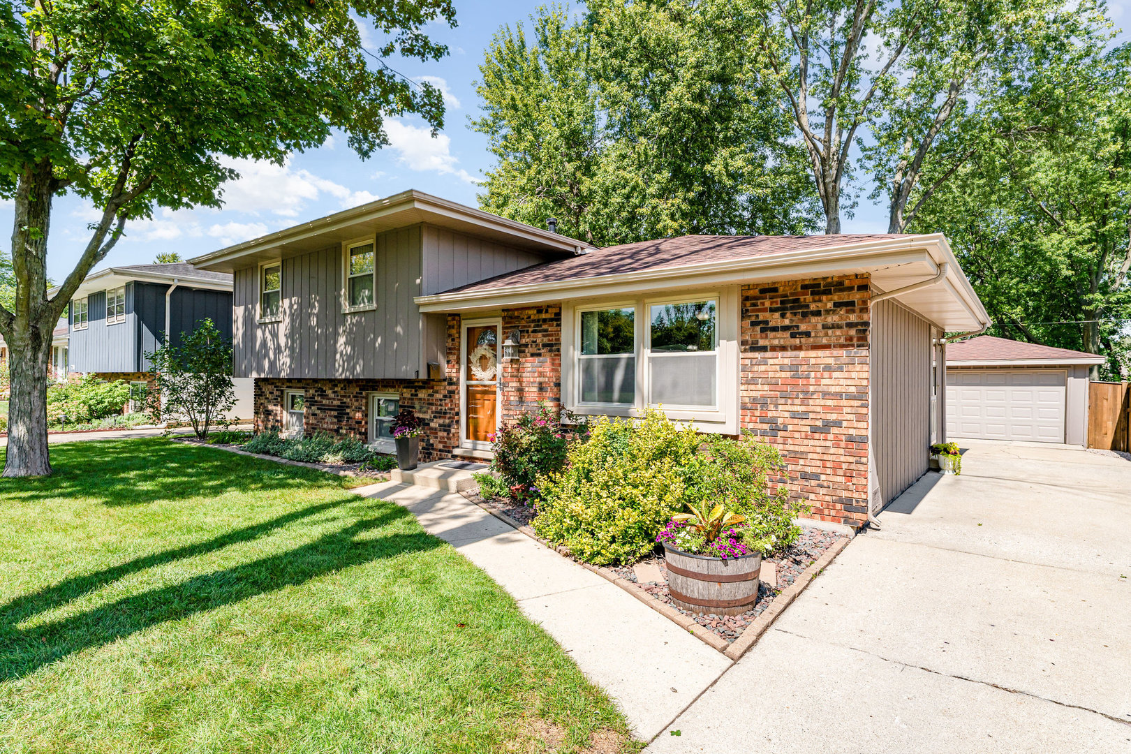 2009 Westfield Road Joliet, IL 60435 - Photo 1 of 17 Gallery Image 1
