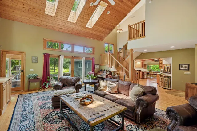 $1,499,000 | 940 Brown Road South, Wayzata, MN 55391