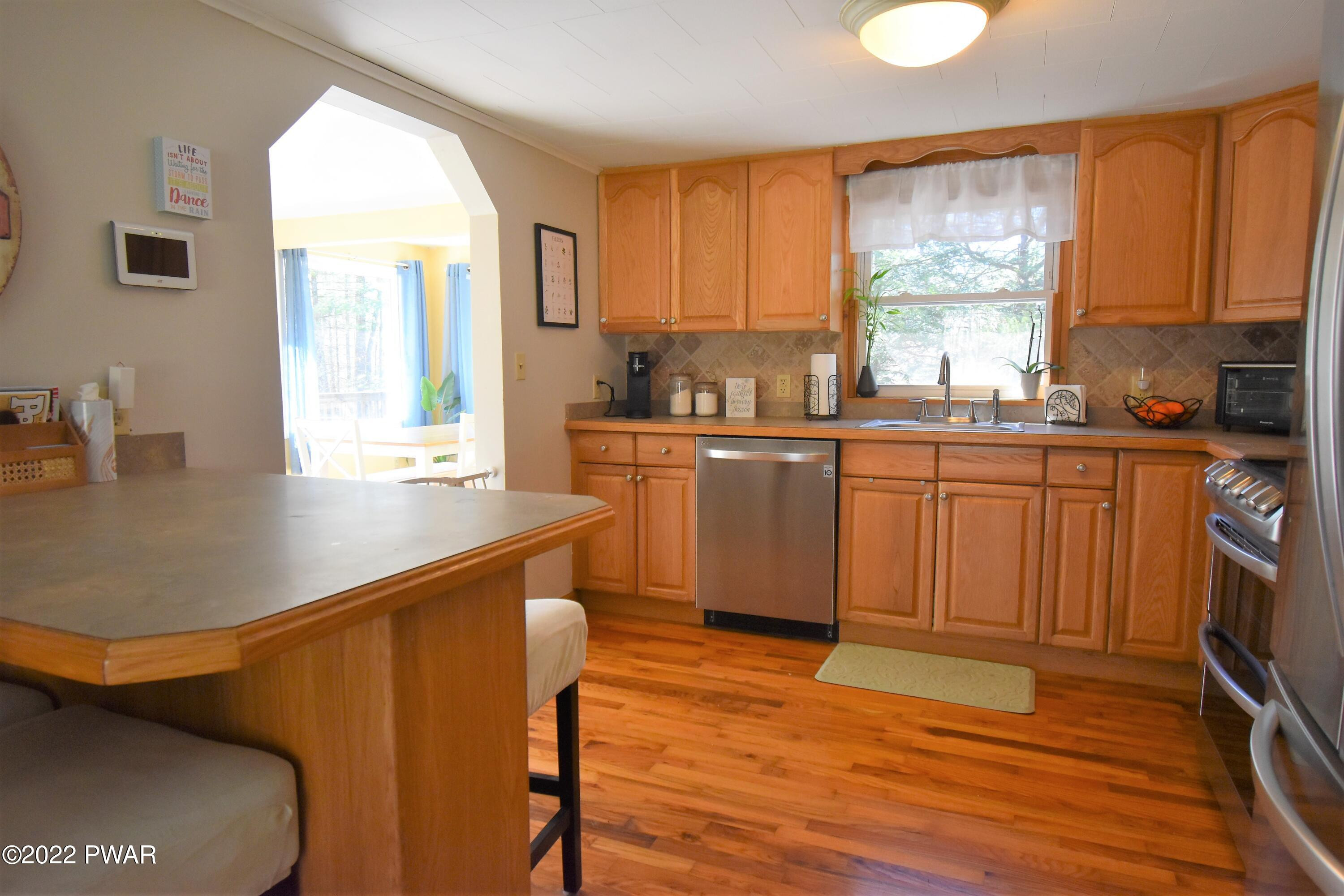 115 Mulberry Lane Dingmans Ferry, PA 18328 - Photo 10 of 20 Kitchen