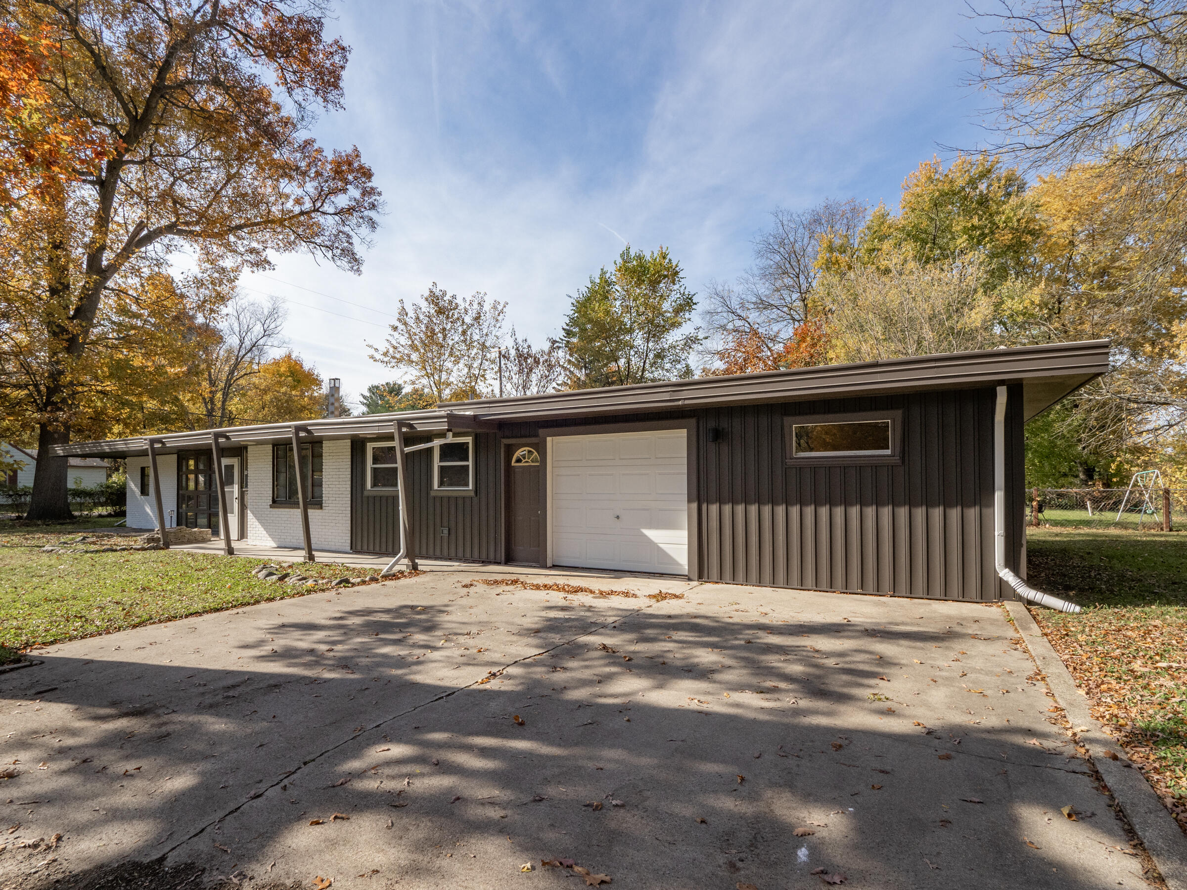 1709 Nazareth Road Kalamazoo, MI 49048 - Photo 3 of 30 1709 Nazareth Rd-203