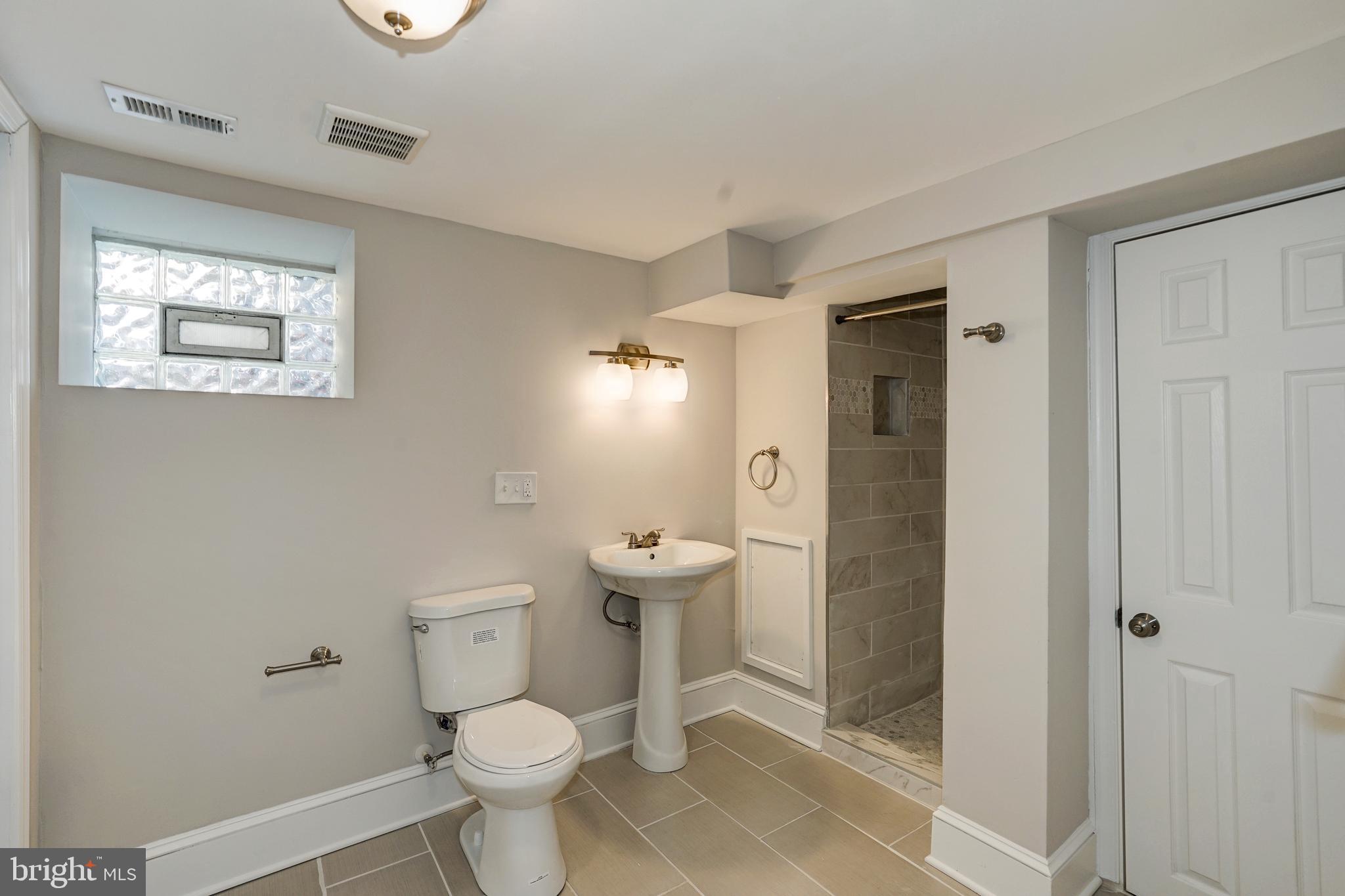 3622 Florida Road Baltimore, MD 21244 - Photo 39 of 48
