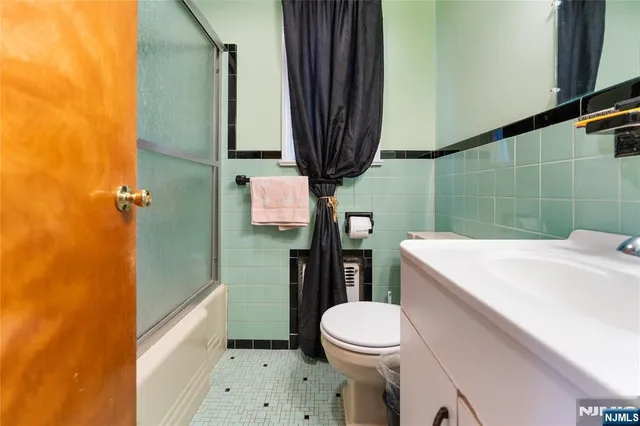 $725,000 | 722 Oak Street, Ridgefield, NJ 07657