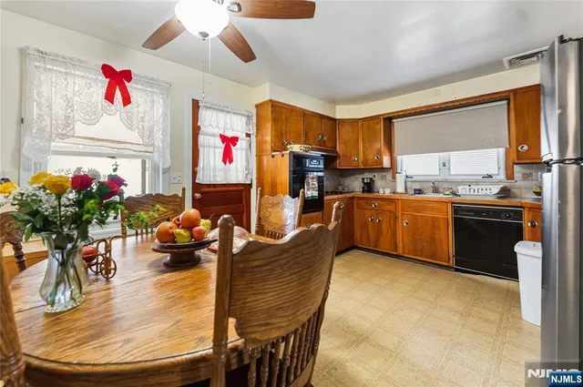 $725,000 | 722 Oak Street, Ridgefield, NJ 07657