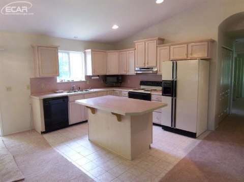 5064 Elms Road Flushing, MI 48433 - Photo 7 of 28 20441971-6.JPG