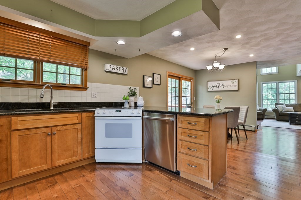 68 Holland Road Wakefield, MA 01880 - Photo 16 of 39 Gallery Image 16
