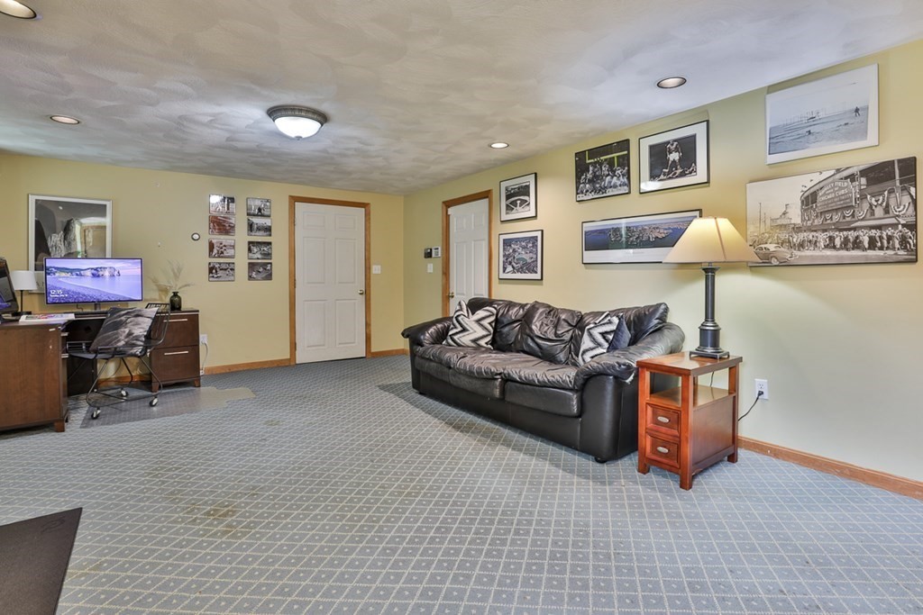 68 Holland Road Wakefield, MA 01880 - Photo 37 of 39 Gallery Image 37