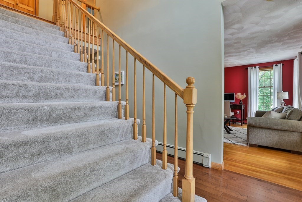 68 Holland Road Wakefield, MA 01880 - Photo 4 of 39 Gallery Image 4