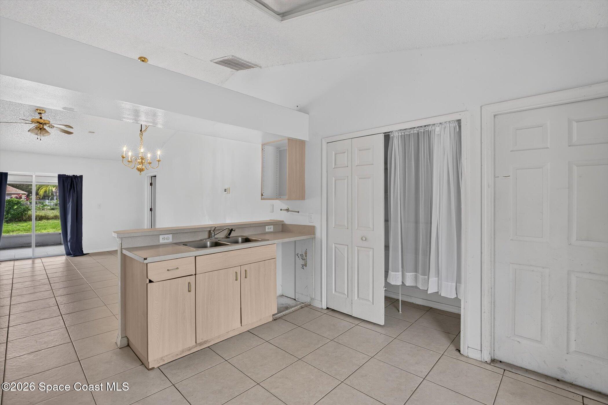 1091 Ray Road Southeast Palm Bay, FL 32909 - Photo 7 of 25 Kitchen