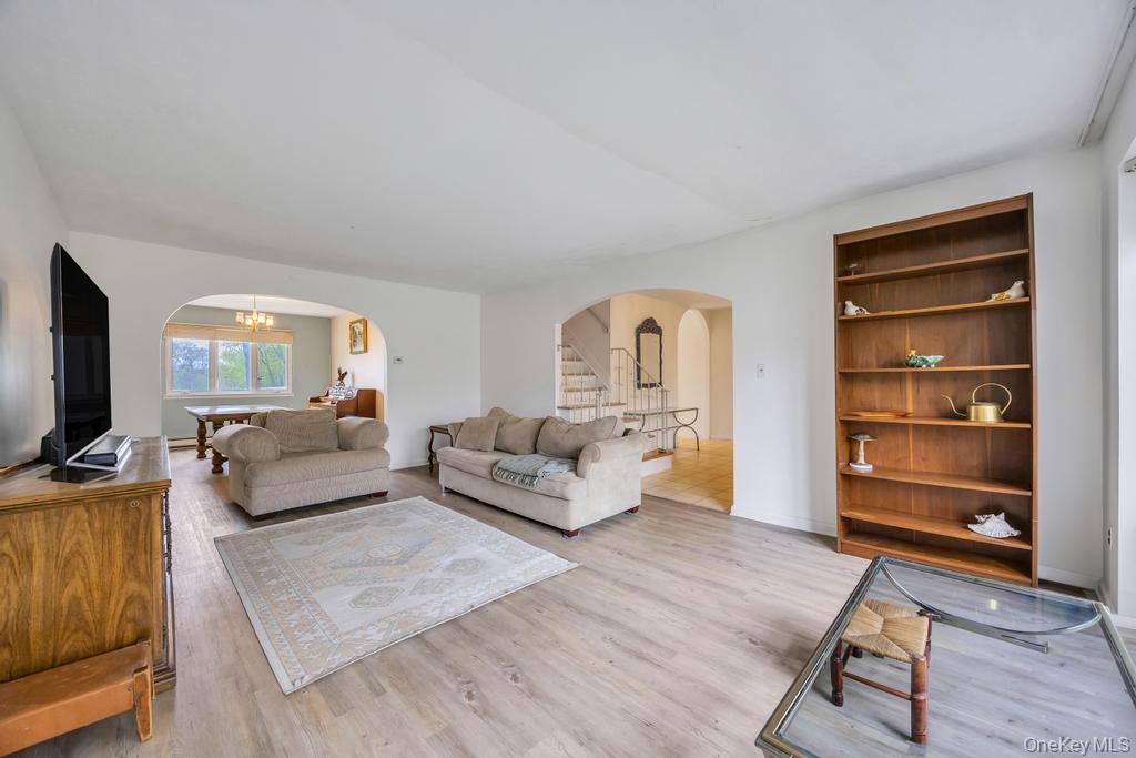 9 Chester Street Smithtown, NY 11787 - Photo 11 of 39