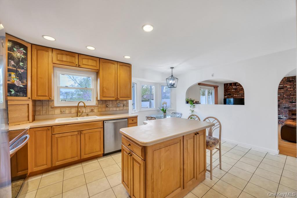 9 Chester Street Smithtown, NY 11787 - Photo 14 of 39