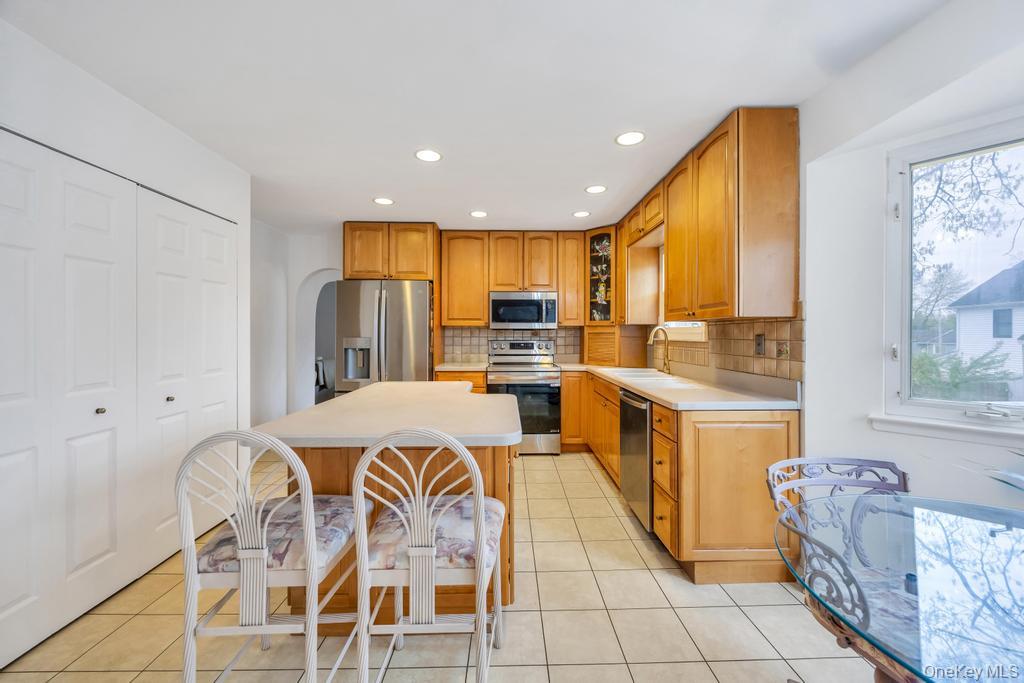 9 Chester Street Smithtown, NY 11787 - Photo 17 of 39