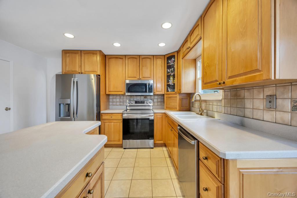 9 Chester Street Smithtown, NY 11787 - Photo 18 of 39