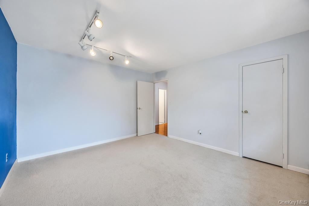 9 Chester Street Smithtown, NY 11787 - Photo 31 of 39