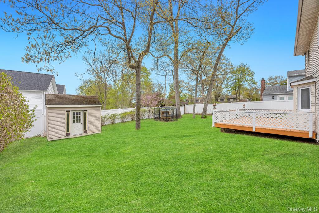 9 Chester Street Smithtown, NY 11787 - Photo 6 of 39