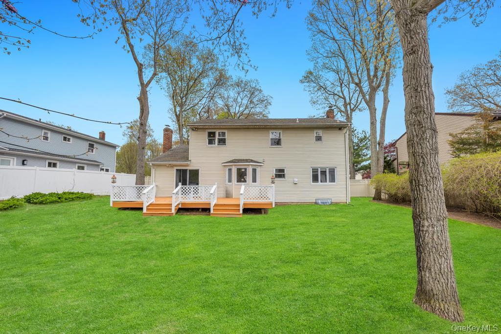 9 Chester Street Smithtown, NY 11787 - Photo 7 of 39