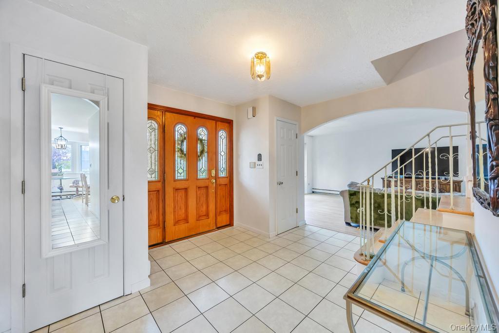 9 Chester Street Smithtown, NY 11787 - Photo 9 of 39