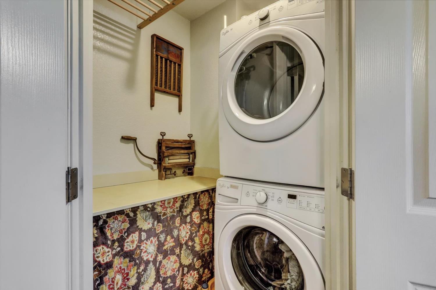 17682 Alexandra Way Grass Valley, CA 95949 - Photo 31 of 55 a utility room with dryer and washer