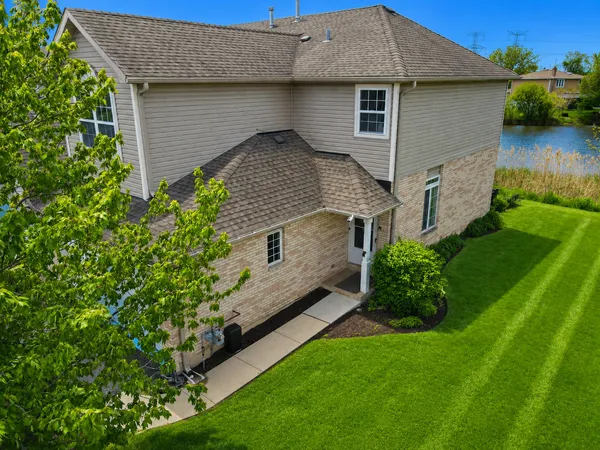 $390,000 | 698 Western Lane, Addison, IL 60101