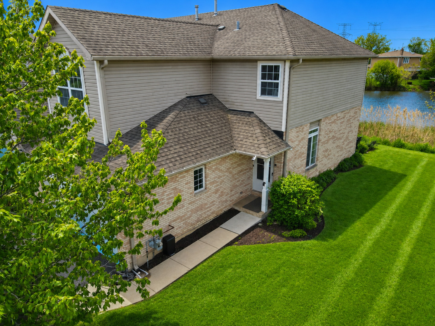 698 Western Lane Addison, IL 60101 - Photo 1 of 22