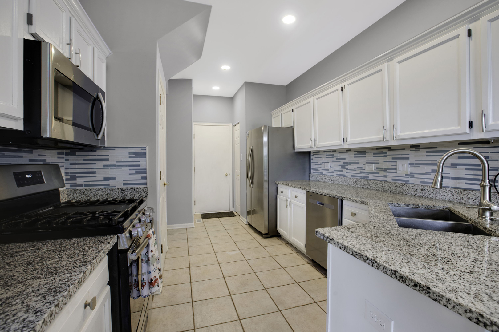 698 Western Lane Addison, IL 60101 - Photo 5 of 22