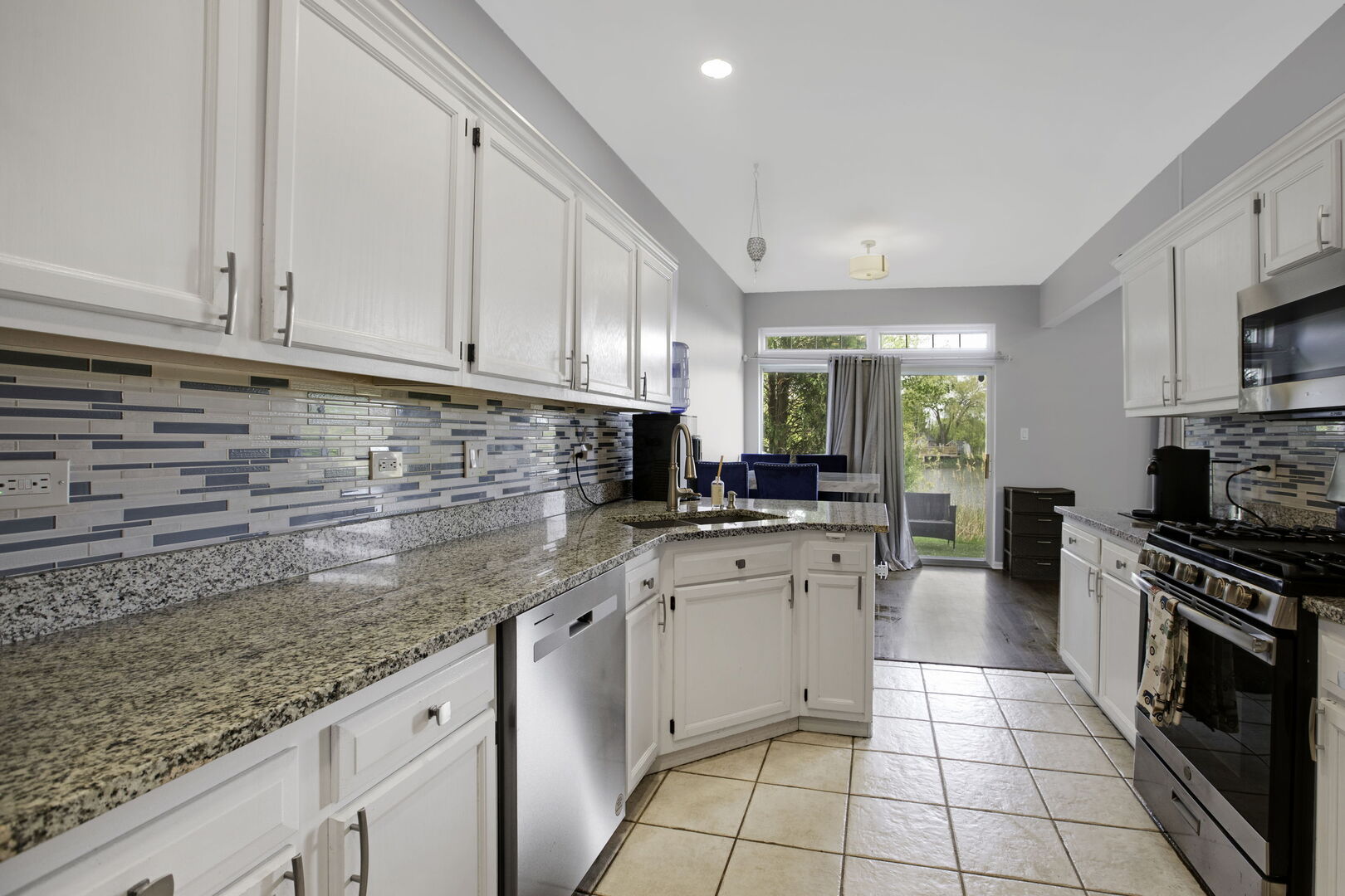 698 Western Lane Addison, IL 60101 - Photo 6 of 22