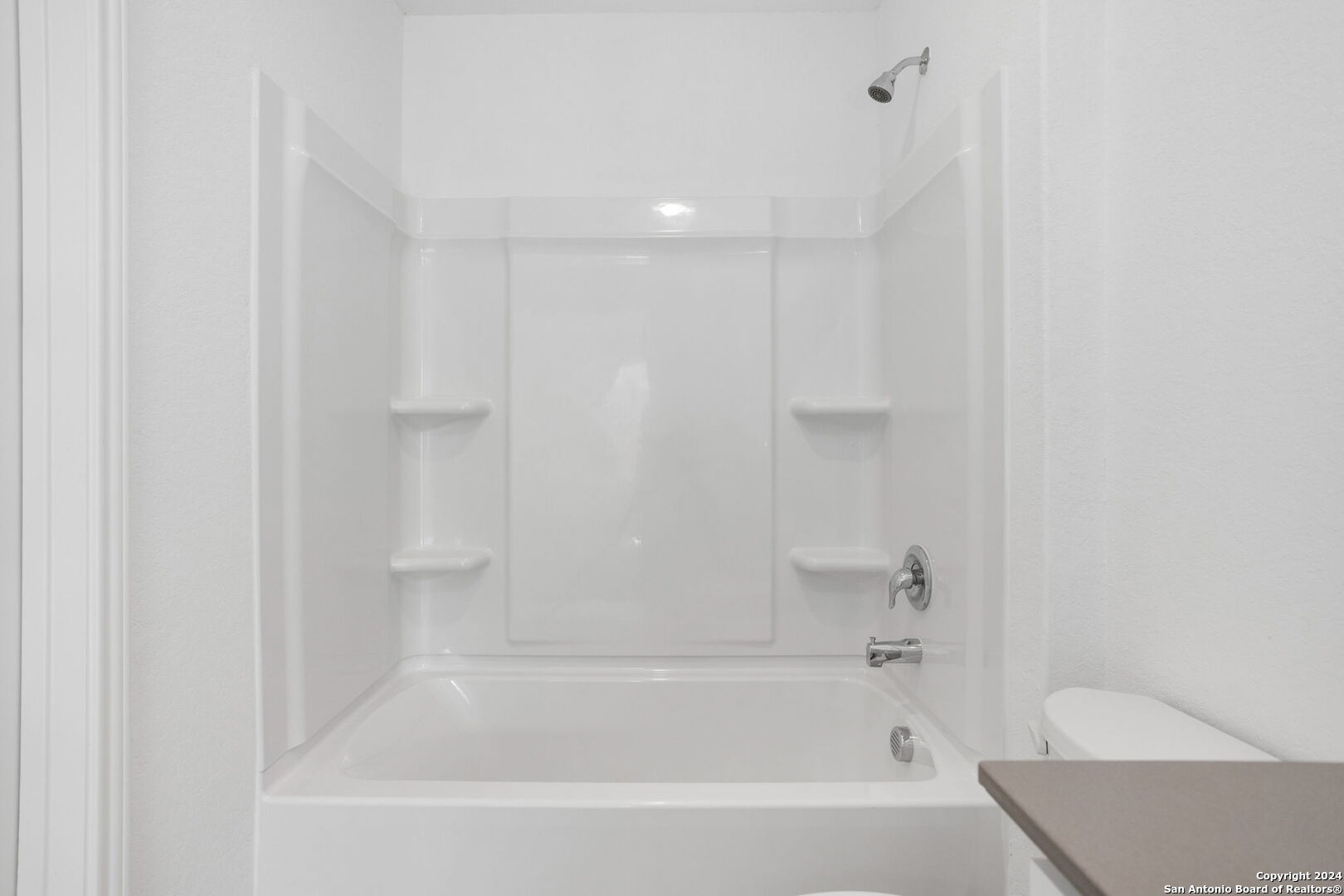 942 Landon Ridge San Antonio, TX 78253 - Photo 20 of 38 a close view of a bathtub in a bathroom