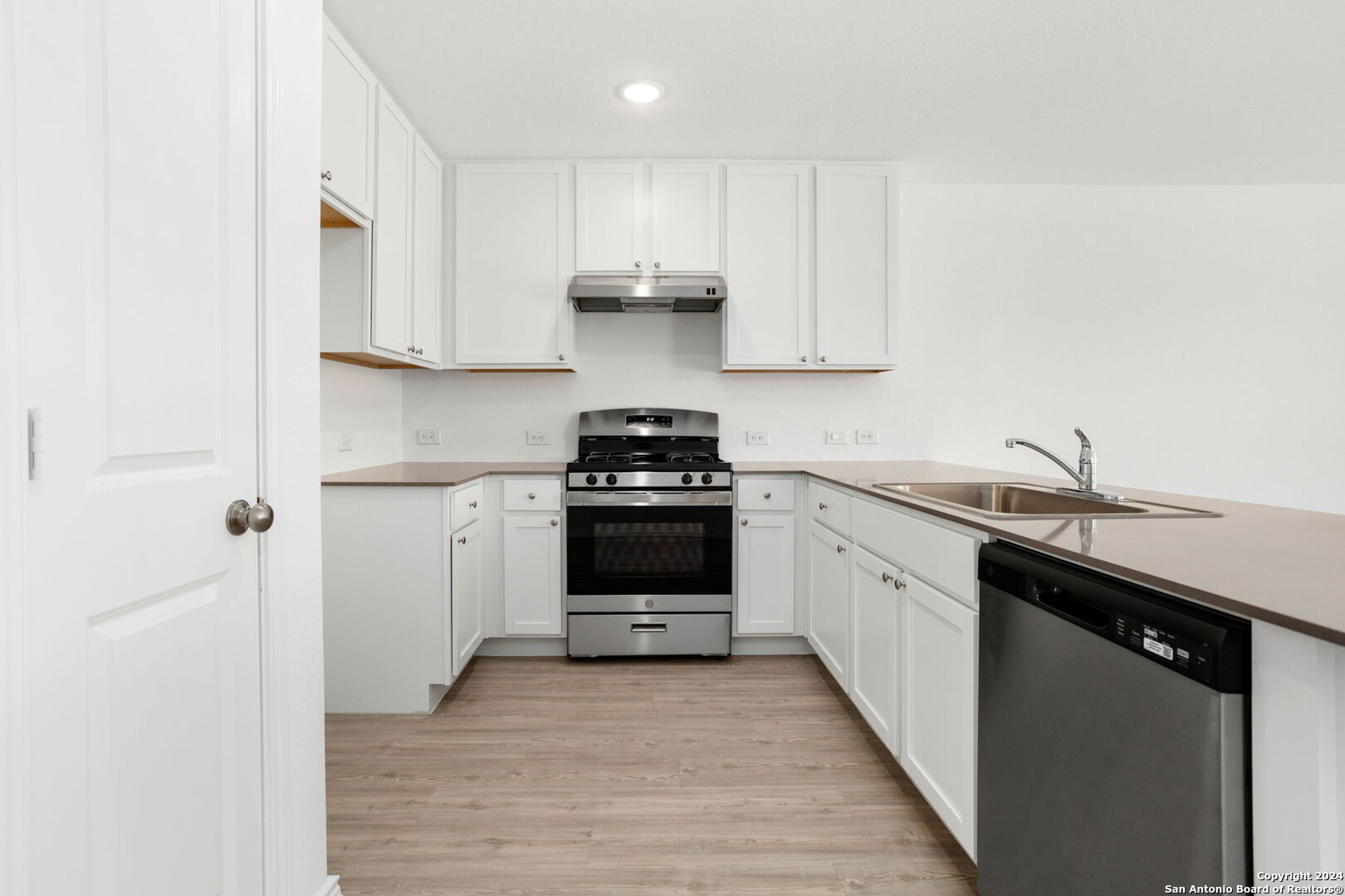 942 Landon Ridge San Antonio, TX 78253 - Photo 7 of 38 a kitchen with granite countertop a sink stainless steel appliances and cabinets