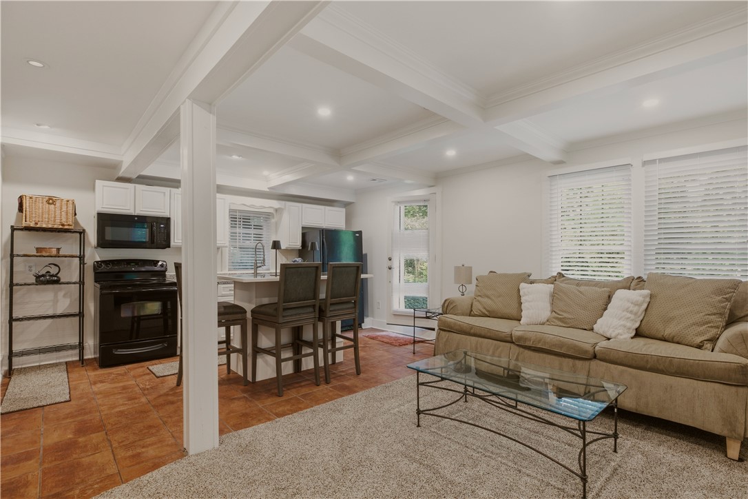 554 East Main Road Middletown, RI 02842 - Photo 6 of 22